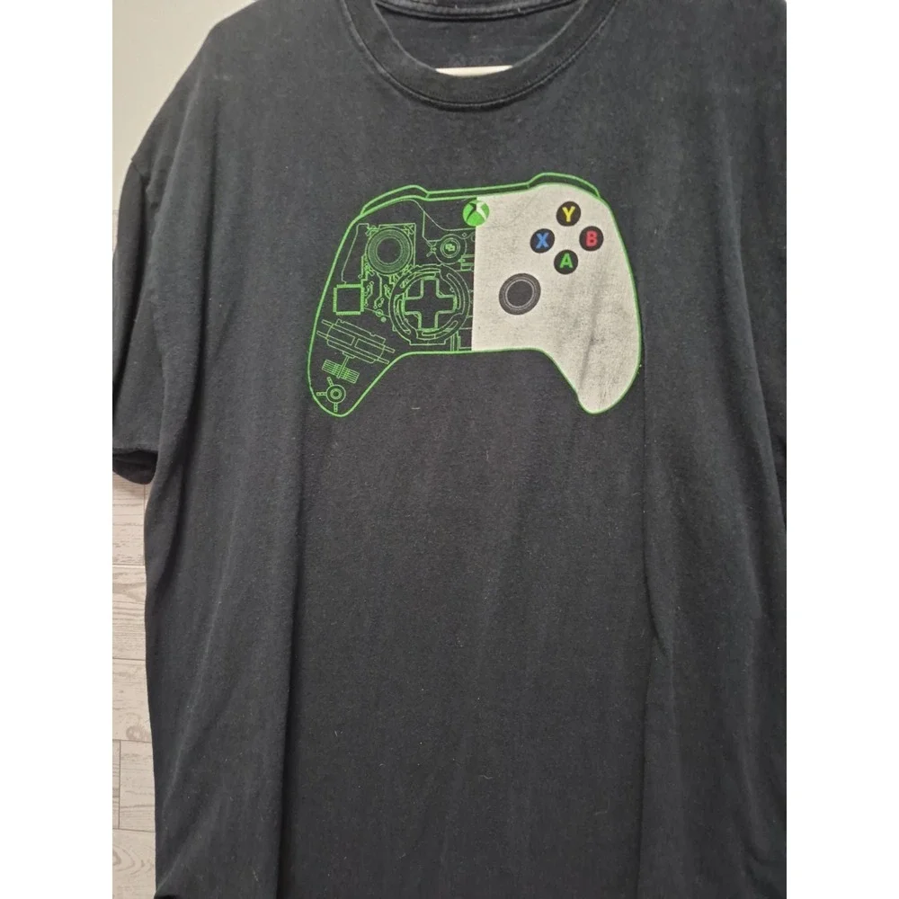 X BOX Gamer Controller T Shirt size XL READ DESCRIPTION